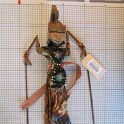 TF003892-1a Asien Indonesien,Figur,Holz-Textil,Fritz Fey,2010 