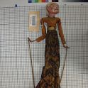 TF004001-1a Asien Indonesien,Figur,Holz-Textil,Fritz Fey,2010