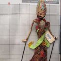 TF010140-1a Asien Indonesien,Figur,Holz-Textil,Fritz Fey,2010